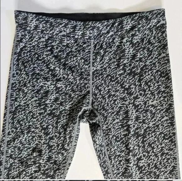 Nike Dri-Fit workout set Grey tank top Capri leggings sz S and M - Picture 8 of 12